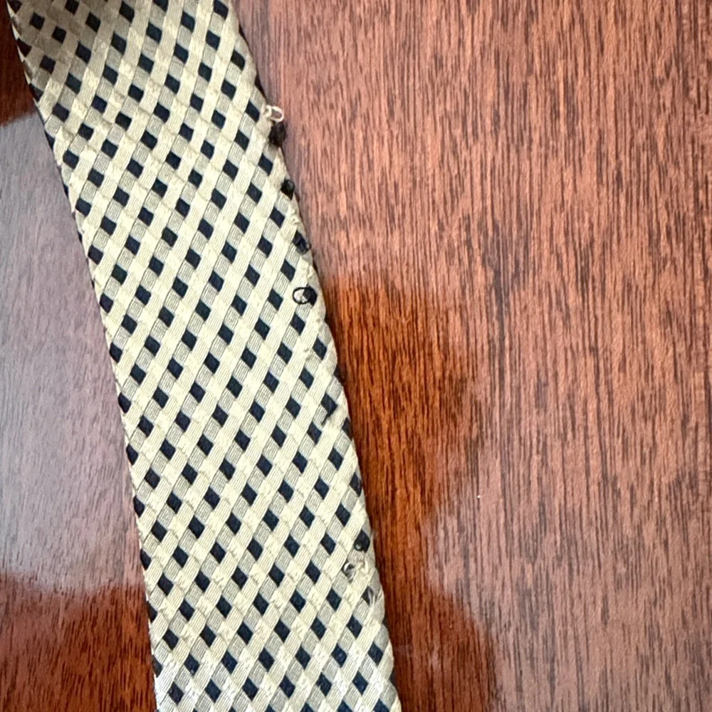 Armani Elegant Black and Gold Men's Tie